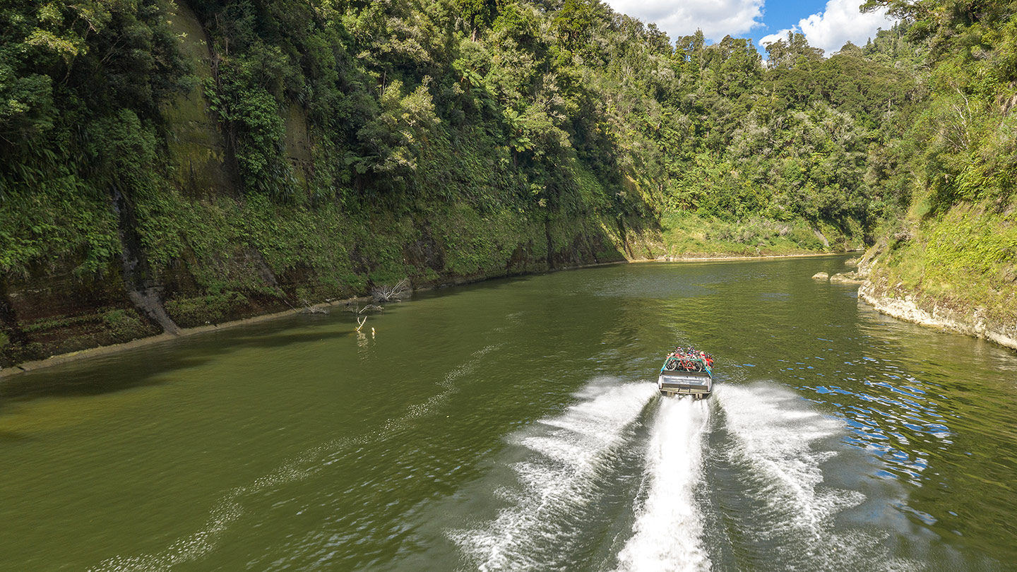 The Overnighter Tour - Whanganui River Adventures