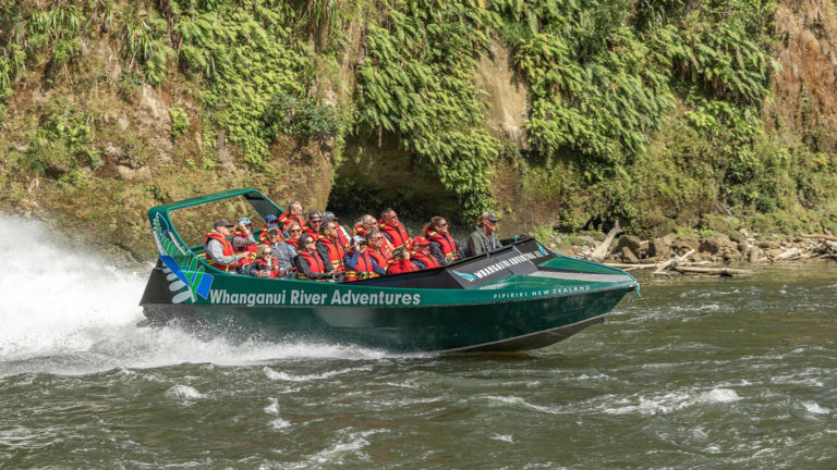 whanganui river jet boat tours